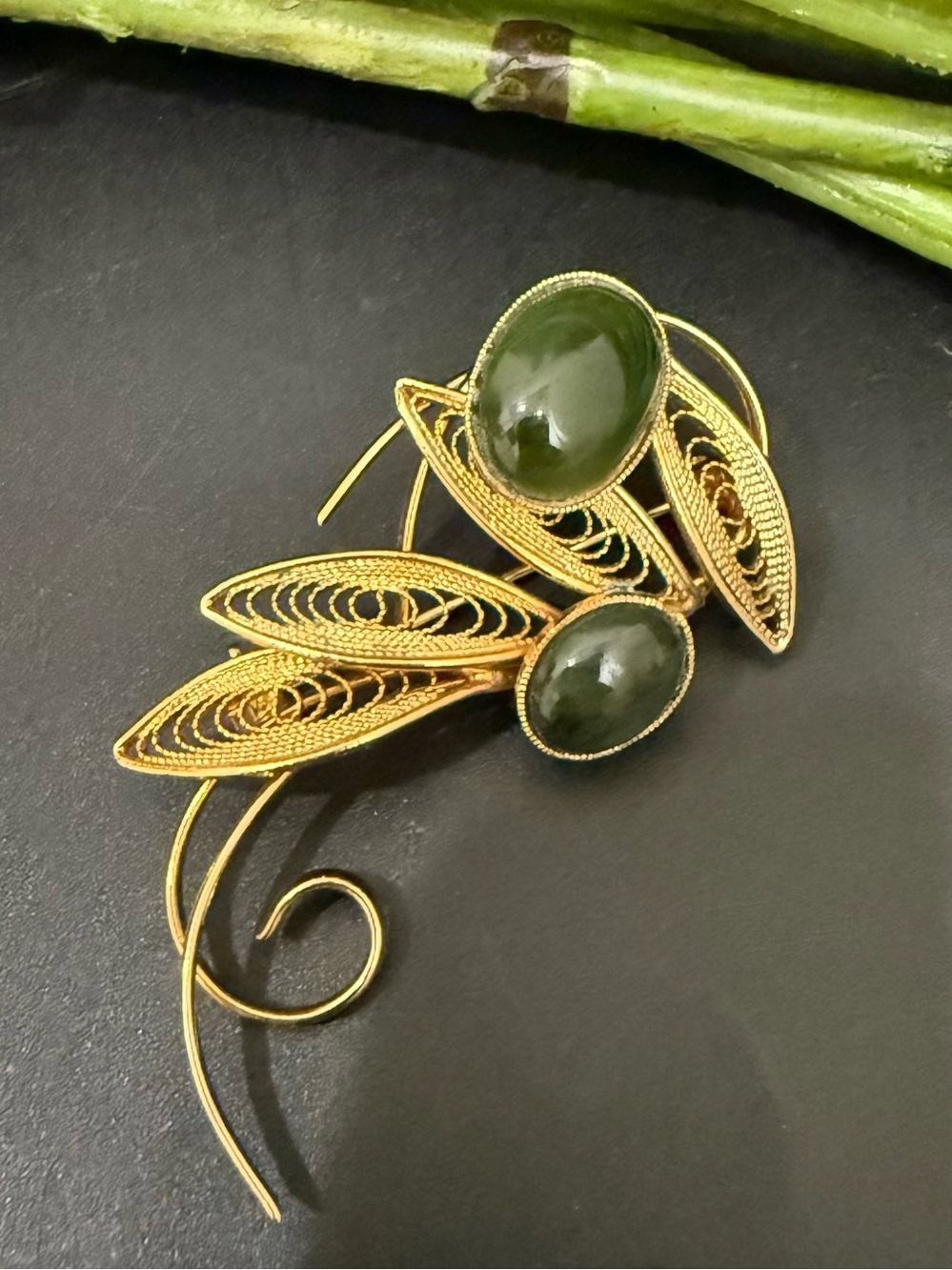 Vintage Gold-tone Openwork Leaf Filigree Jade Cabochon Nephrite Brooch